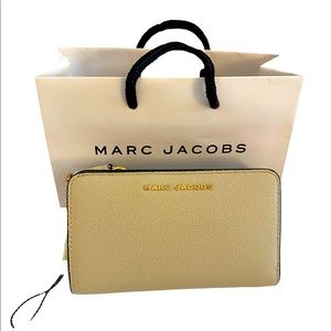 Marc Jacobs wallet NWT